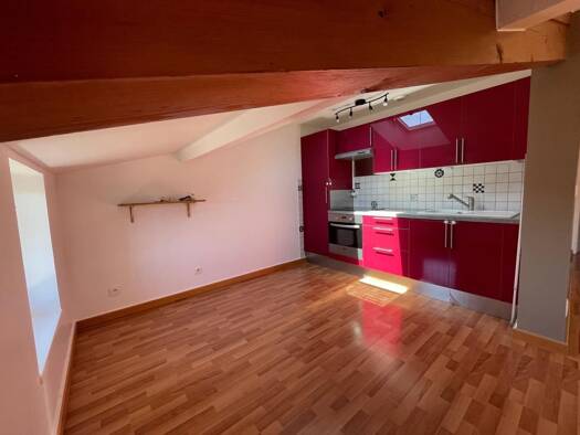 Appartement à louer 812 € 3 pièces 2 chambres 46 m² Étage 2/2 Mornant 69440