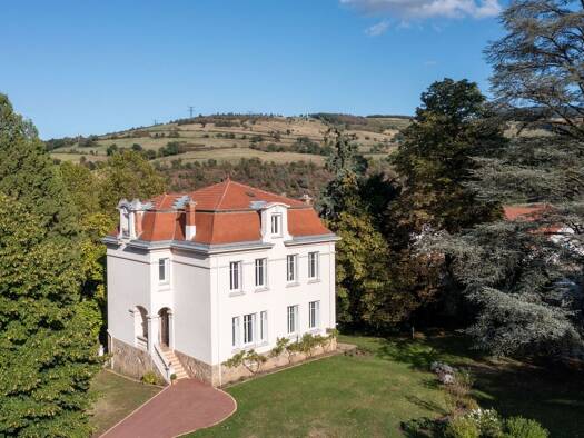 Maison à vendre 844 000 € 10 pièces 8 chambres 418 m² 4 601 m² de terrain Saint-Paul-en-Jarez 42740