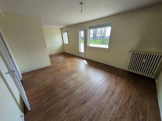 Appartement à vendre 70 000 € 4 pièces 2 chambres 64 m² RDC/2 Couronneries Poitiers 86000