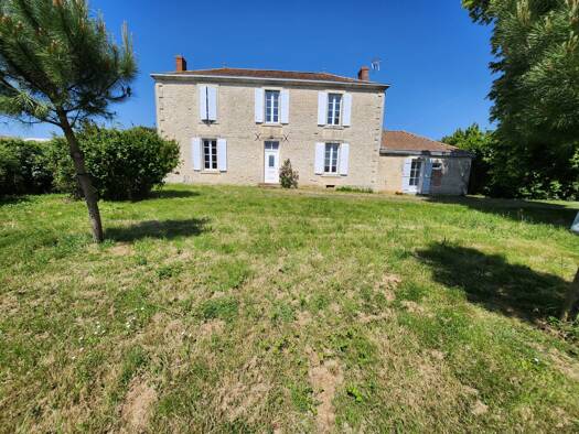Maison à vendre 182 000 € 6 pièces 4 chambres 186 m² 1 276 m² de terrain Saint-Jean-de-Beugné 85210