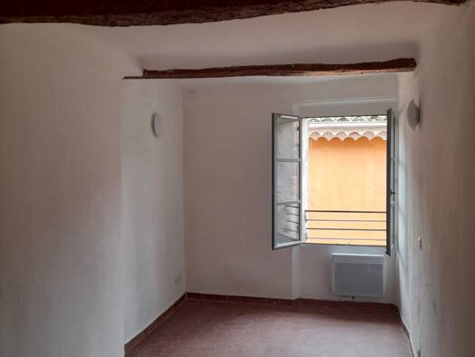 Appartement à louer 690 € 3 pièces 1 chambre 70 m² RDC Roquevignon-La Marbriere Grasse 06130