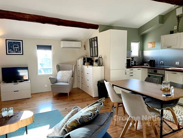 Triplex à vendre 187 000 € 2 pièces 1 chambre 50 m² Étage 3/3 La Ville L'Isle-sur-la-Sorgue 84800