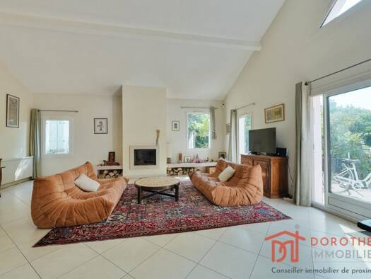 Maison de plain-pied à vendre 515 000 € 8 pièces 4 chambres 141 m² 1 170 m² de terrain Marolles-en-Brie 94440