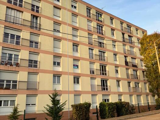 Appartement à vendre 69 900 € 3 pièces 2 chambres 69 m² Étage 2/6 Vieille Ville-Centre La Chapelle-Saint-Luc 10600