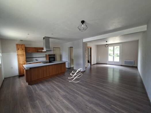 Pavillon à vendre 147 000 € 5 pièces 4 chambres 95 m² 702 m² de terrain Parcé-sur-Sarthe 72300