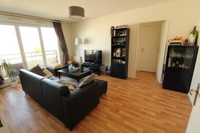 Appartement à louer 912 € 2 pièces 1 chambre 42 m² Étage 3/4 Villaroy Guyancourt 78280