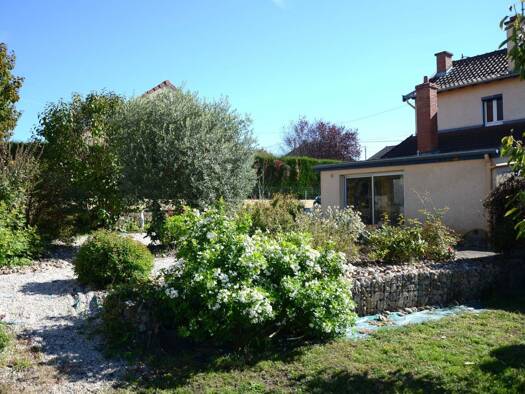 Maison à vendre 119 800 € 4 pièces 2 chambres 94 m² 702 m² de terrain Gueugnon 71130