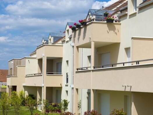 Appartement à louer 900 € 2 pièces 1 chambre 42 m² Étage 1/2 Pringy 77310