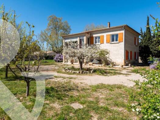 Maison à vendre 580 000 € 5 pièces 4 chambres 140 m² 1 868 m² de terrain Caphan Saint-Martin-de-Crau 13310