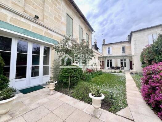 Maison à vendre 1 361 750 € 10 pièces 4 chambres 262 m² 1 152 m² de terrain Avenue-Foch la Ganne Libourne 33500