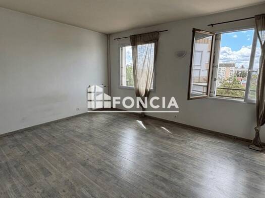 Appartement à louer 696 € 1 pièce 34,03 m² 4ème étage Centre Ville-Coteaux Champigny-sur-Marne 94500