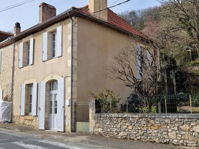 Maison à vendre 145 800 € 4 pièces 2 chambres 85 m² 4 215 m² de terrain Le Bugue 24260