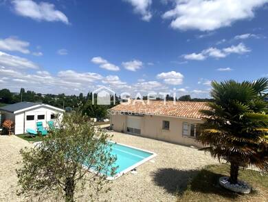 Maison de plain-pied à vendre 220 000 € 4 pièces 3 chambres 96 m² 1 189 m² de terrain Zones d'Activités Soyaux 16800