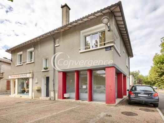 Immeuble à vendre 190 600 € 144 m² Chabanais 16150