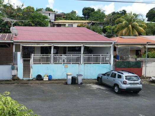 Maison à vendre 128 000 € 4 pièces 3 chambres 74 m² 233 m² de terrain Fort-de-France 97200