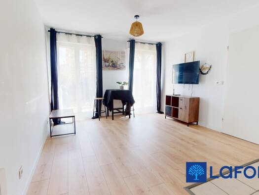 Appartement à louer 900 € 2 pièces 1 chambre 38 m² RDC Le Plateau Pyramide Athis-Mons 91200