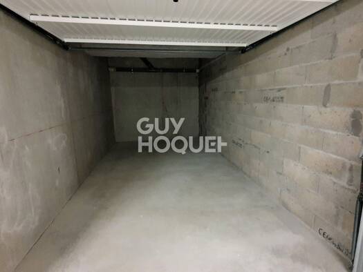 Parking à louer 90 € 10 m² Centre Décines-Charpieu 69150