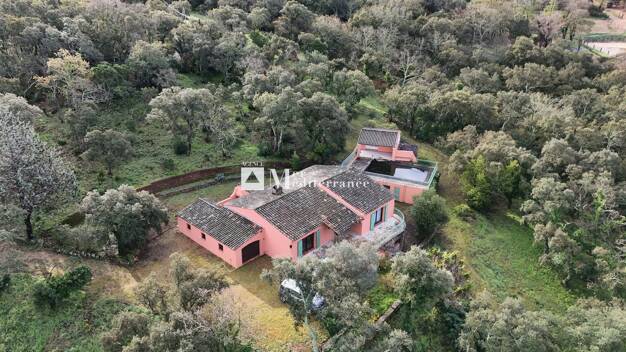 Maison de plain-pied à vendre 1 800 000 € 3 pièces 3 chambres 163 m² 63 920 m² de terrain La Mole 83310