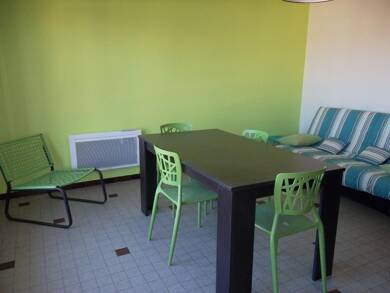 Appartement à louer 397 € 1 pièce 36 m² Dernier étage, Étage 4/4 disponible à partir du 15/08/2025 Paris Roanne 42300