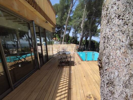 Appartement à louer 2 000 € 4 pièces 3 chambres 104 m² RDC/1 Château Vert Sete - St Clair 34200