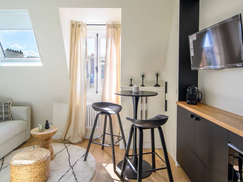 Maison à louer, 14m², PARIS 7E