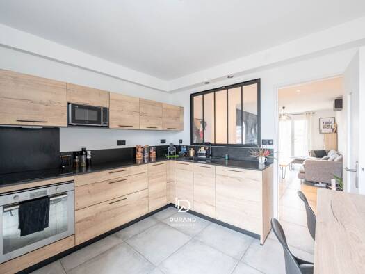 Appartement à vendre 199 000 € 5 pièces 3 chambres 96 m² Étage 4/4 Saint Marcel Marseille 11ème 13011