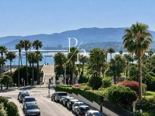 Appartement à vendre 1 190 000 € 4 pièces 3 chambres 80 m² Étage 3/1 Pointe Croisette Cannes 06400