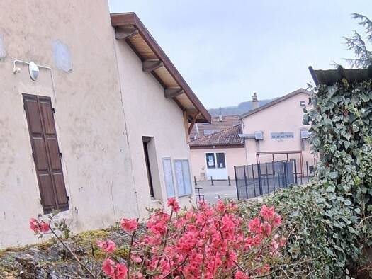 Maison à louer 800 € 1 pièce 1 chambre 69 m² Optevoz 38460