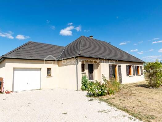 Maison de plain-pied à vendre 168 000 € 4 pièces 3 chambres 99 m² 2 078 m² de terrain Dampierre-en-Burly 45570