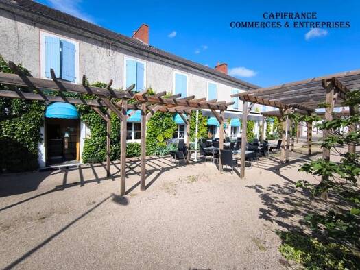 Local commercial à vendre 280 245 € 570 m² de surface de vente Sancoins 18600