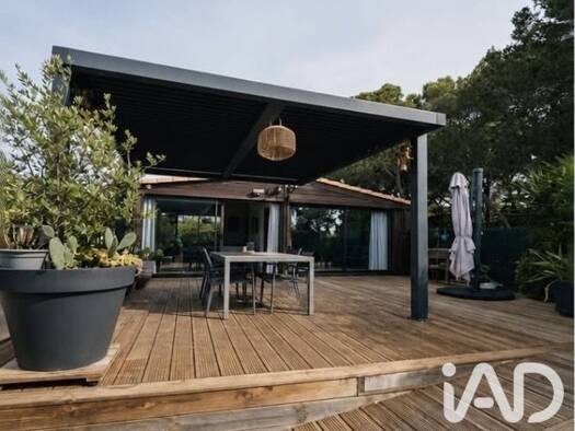 Maison de plain-pied à vendre 275 000 € 3 pièces 2 chambres 55 m² 204 m² de terrain Le Castellet 83330