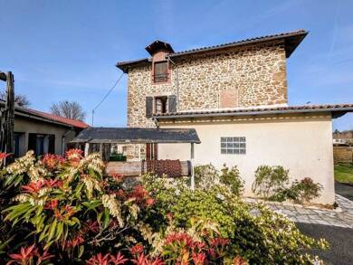 Maison à vendre 110 670 € 6 pièces 4 chambres 202 m² 965 m² de terrain Rochechouart 87600