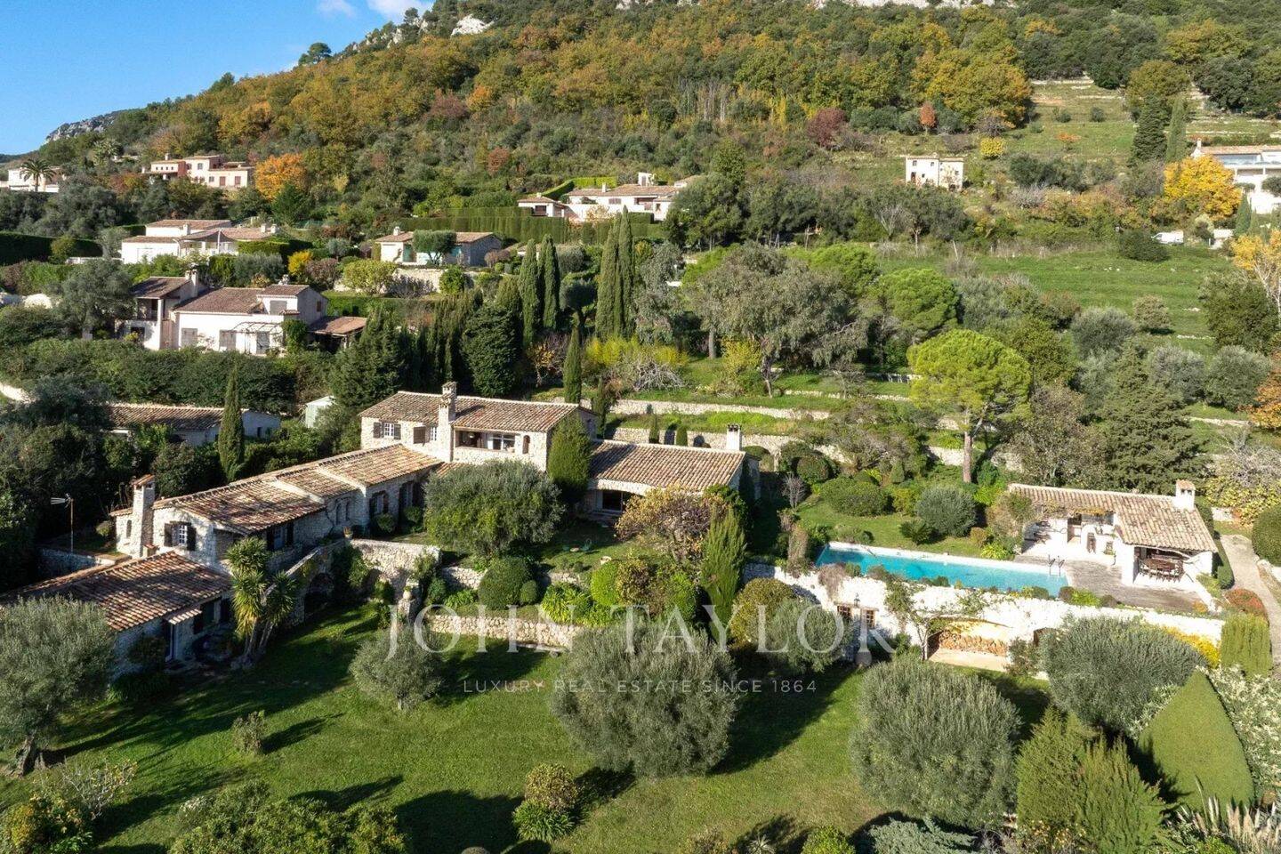 Maison à vendre, 353m², TOURRETTES SUR LOUP
