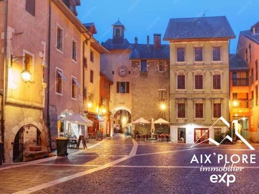 Restaurant à vendre Fonds de commerce 280 000 € 65 m² d'espace de restauration Annecy 74000