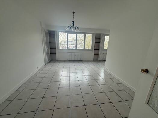 Appartement à louer 850 € 4 pièces 2 chambres 79 m² 4ème étage Bourges 1800