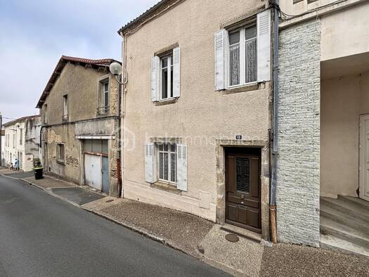 Maison de ville à vendre 127 000 € 5 pièces 3 chambres 111 m² 181 m² de terrain Centre Bressuire 79300