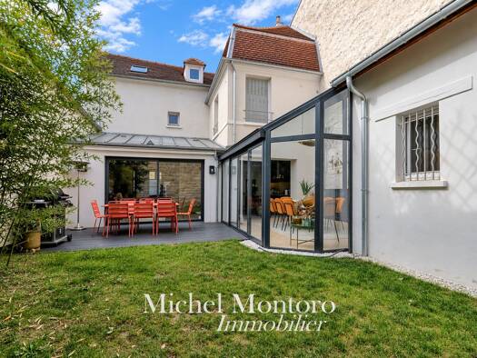 Maison à vendre 1 980 000 € 9 pièces 6 chambres 200 m² 175 m² de terrain Armagis Saint-Germain-en-Laye 78100