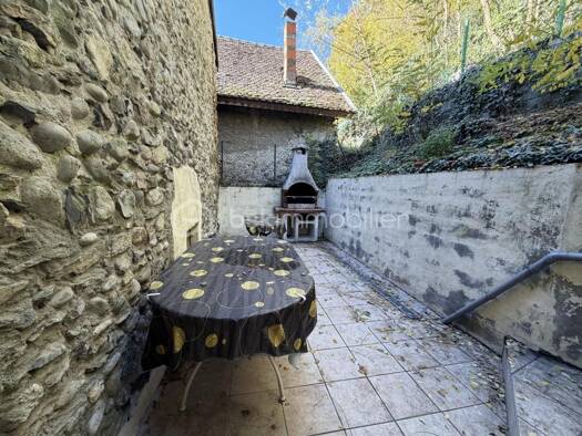 Maison de ville à vendre 99 000 € 6 pièces 3 chambres 96 m² 100 m² de terrain Peripherie Vif 38450