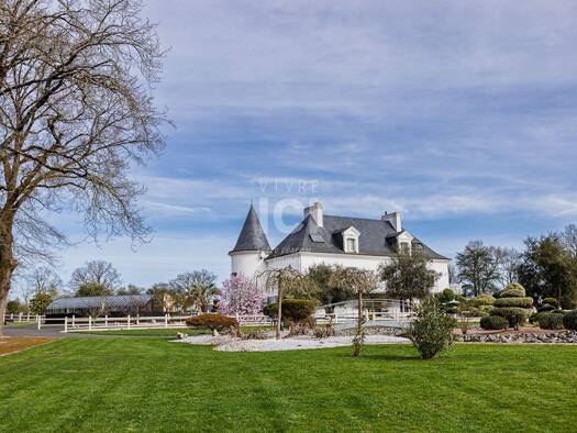 Maison de plain-pied à vendre 2 050 000 € 9 pièces 6 chambres 409 m² 23 714 m² de terrain Bourg La Chevrolière 44118