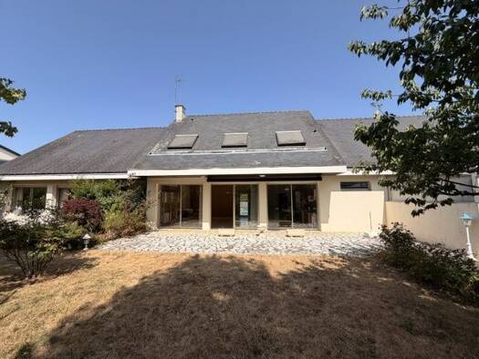 Maison à vendre 437 220 € 9 pièces 6 chambres 196 m² 976 m² de terrain Laval 53000