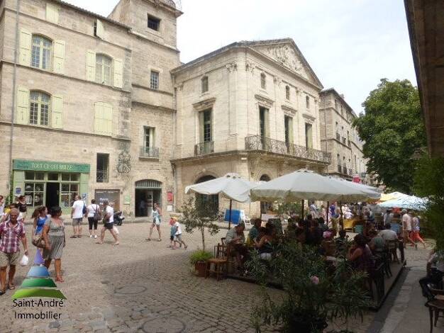 Local commercial avec bail commercial 936 € 56 m² de surface de vente Pezenas 34120