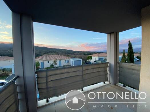 Appartement à louer 985 € 3 pièces 2 chambres 55 m² Étage 1/2 Roquebrune-sur-Argens 83520