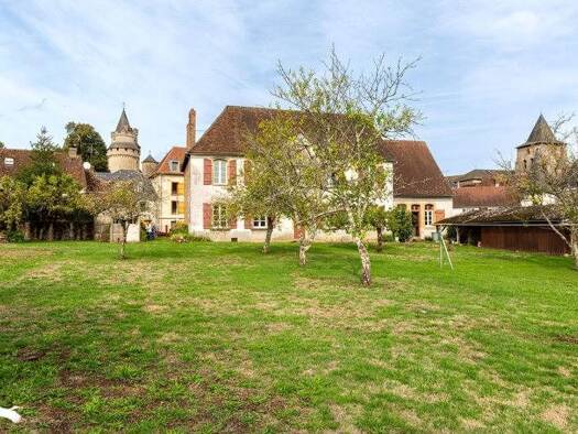 Immeuble à vendre 150 500 € 397 m² Coussac-Bonneval 87500