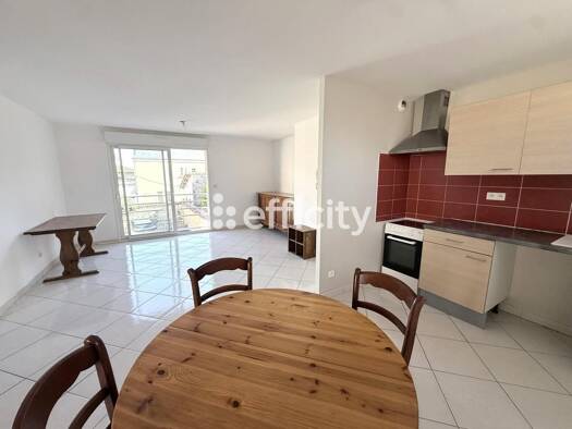 Appartement à vendre 99 900 € 3 pièces 2 chambres 69 m² 1er étage Ruffec 16700