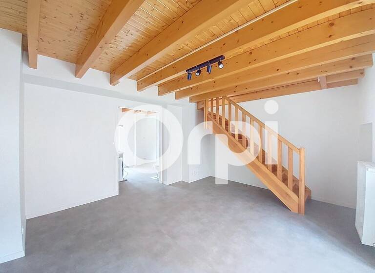 Duplex à louer 591 € 3 pièces 2<br/>chambres 66,3 m²<br/>superficie Nord Saint-Flour 15100