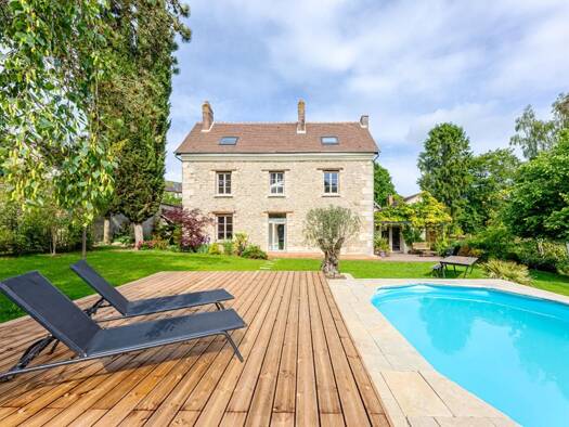 Maison à vendre 670 000 € 6 pièces 4 chambres 180 m² 3 195 m² de terrain Marines 95640