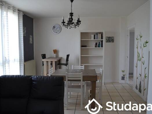 Appartement à louer 395 € 1 pièce 2 chambres 11 m² RDC Chartreux Troyes 10000