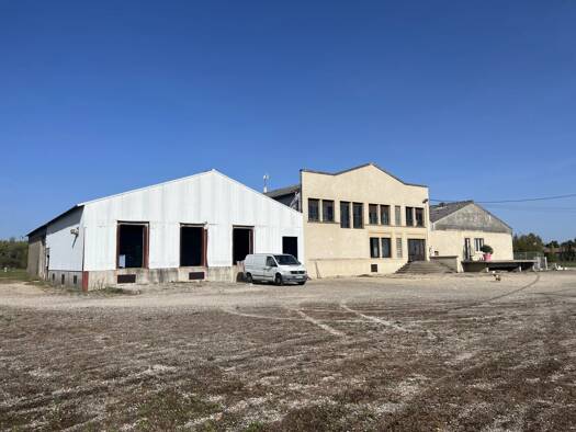 Entrepôt à vendre 798 000 € Branges 71500