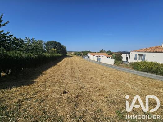 Terrain constructible à vendre 30 000 € 1 440 m² de terrain Le Gué-de-Velluire 85770