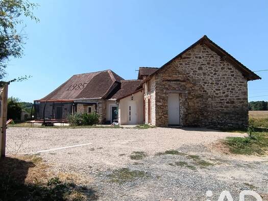 Maison de plain-pied à vendre 179 000 € 6 pièces 3 chambres 119 m² 855 m² de terrain La Meyze 87800